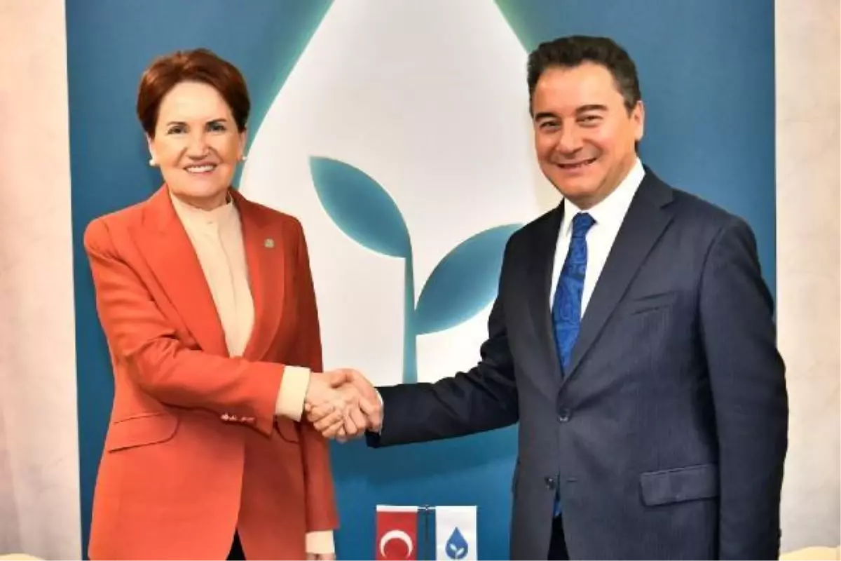 Meral Akşener, Altılı Masa Toplantısı Öncesinde Ali Babacan\'ı Ziyaret Etti