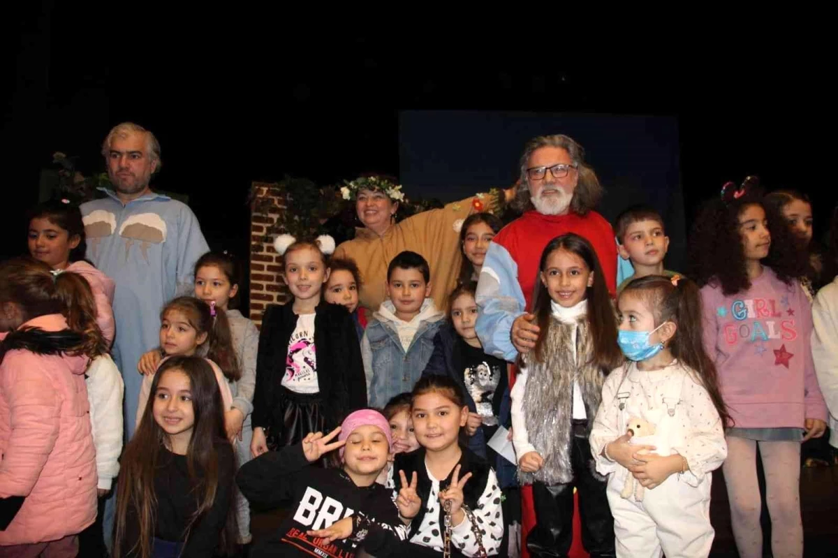 Aydın Büyükşehir Belediyesi Şehir Tiyatrosu Çocuklarla Buluştu