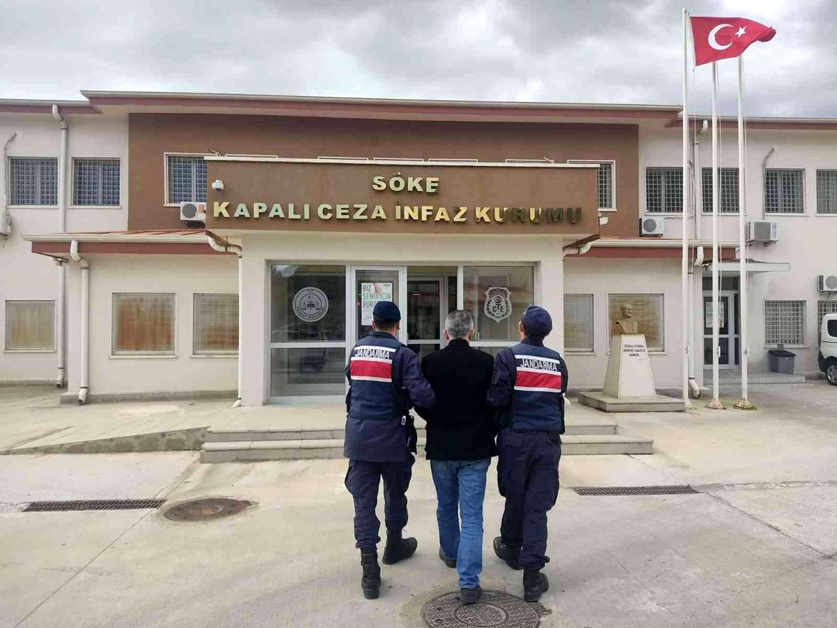Aydın\'ın 3 ilçesinde aranan şahıslar jandarmadan kaçamadı