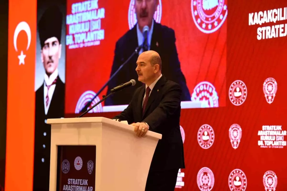 Bakan Soylu: "2 kare fotoğraf üzerinden bize iftira atanlar, organize suç örgütlerinin avukatlığını yapar hale gelmişlerdir"