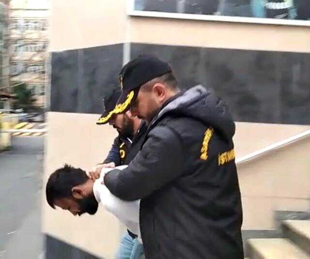 Deneyimli dedektifleri bile şaşkın! 93 suç kaydı, 34 aranması bulunan hırsız son girişiminde yakayı ele verdi Deneyimli dedektifleri bile şaşkın! 93 suç kaydı, 34 aranması bulunan hırsız son girişiminde yakayı ele verdi