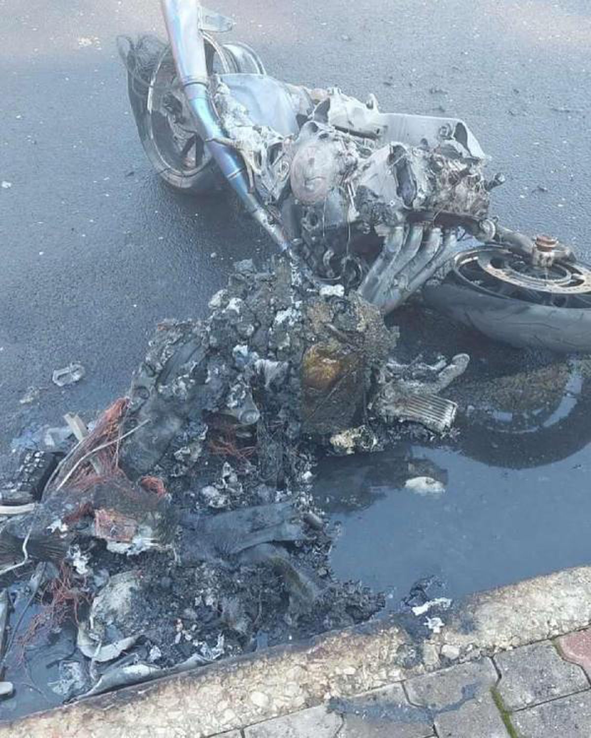 Devrilen motosikletin sürücüsü öldü