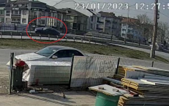 Direksiyonunda rahatsızlandığı otomobille ters yöne girip kaza yaptı! O anlar kameralara yansıdı