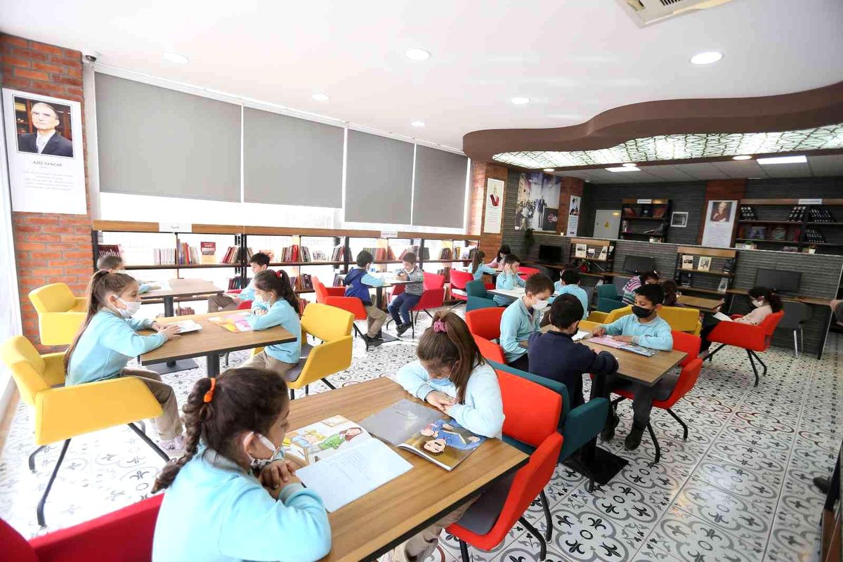 Efeler\'de 9\'uncu Kitap Kafe açılış için gün sayıyor