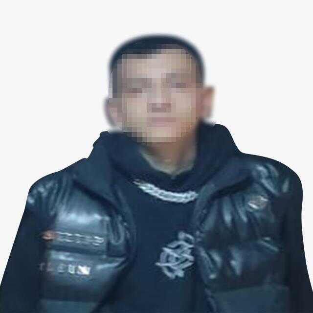 Fatih'te dehşet anları kamerada: Yolda yürüyen şahıs bıçakla gasp edildi Fatih'te dehşet anları kamerada: Yolda yürüyen şahıs bıçakla gasp edildi