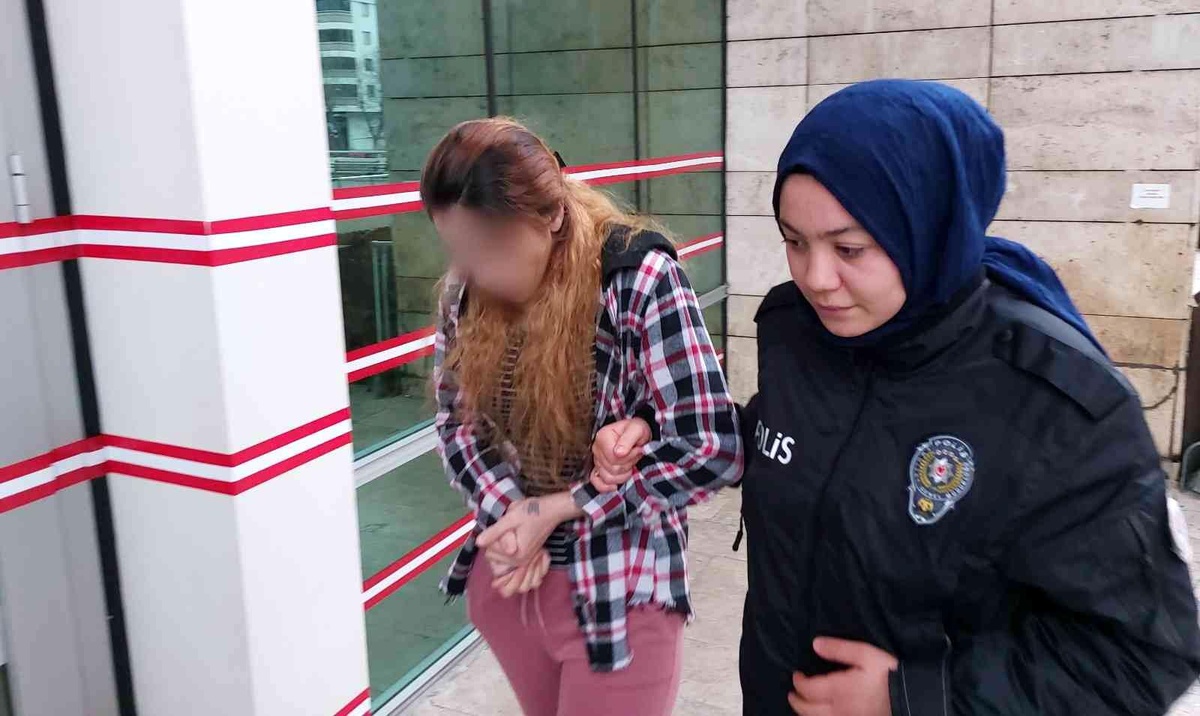 Genç kadın para kutusundan hırsızlıktan gözaltına alındı