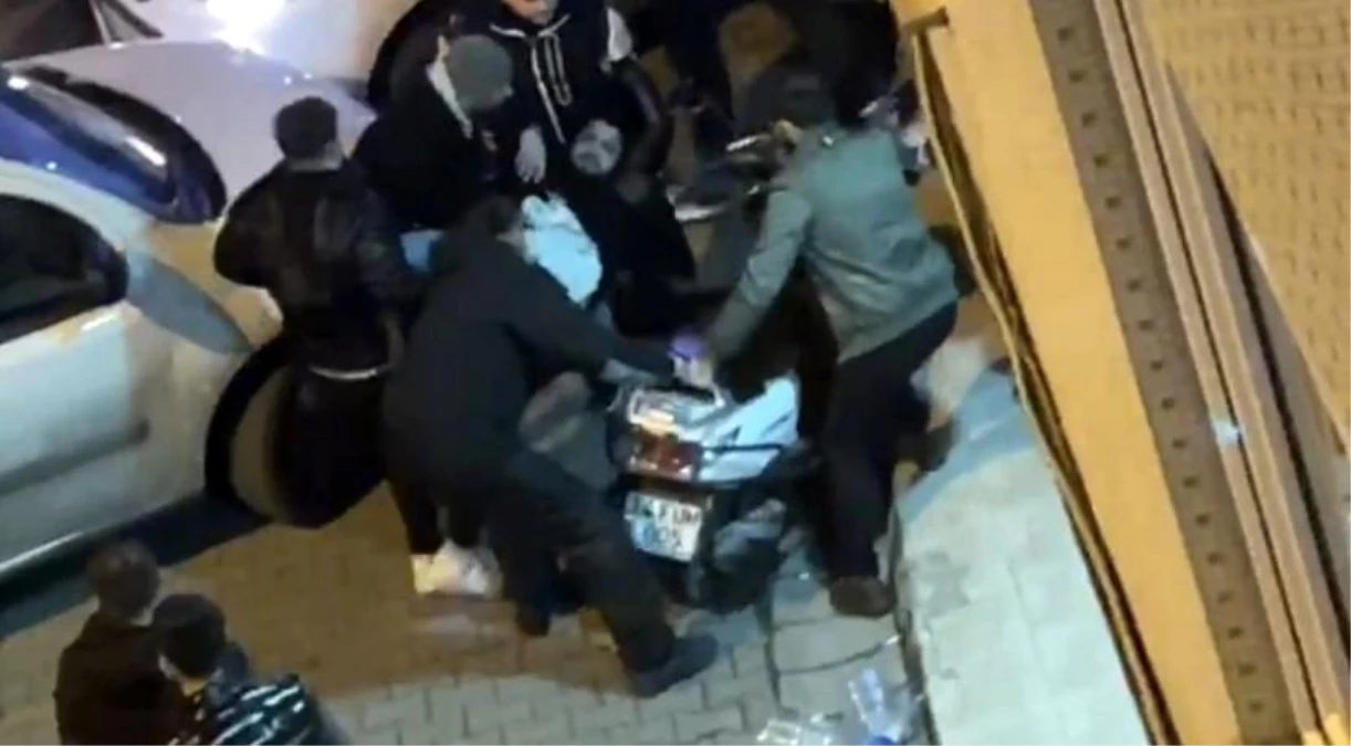 İstanbul\'da kıraathanede silahlı saldırı kamerada: Sandalye fırlatıp, masaları devirdiler