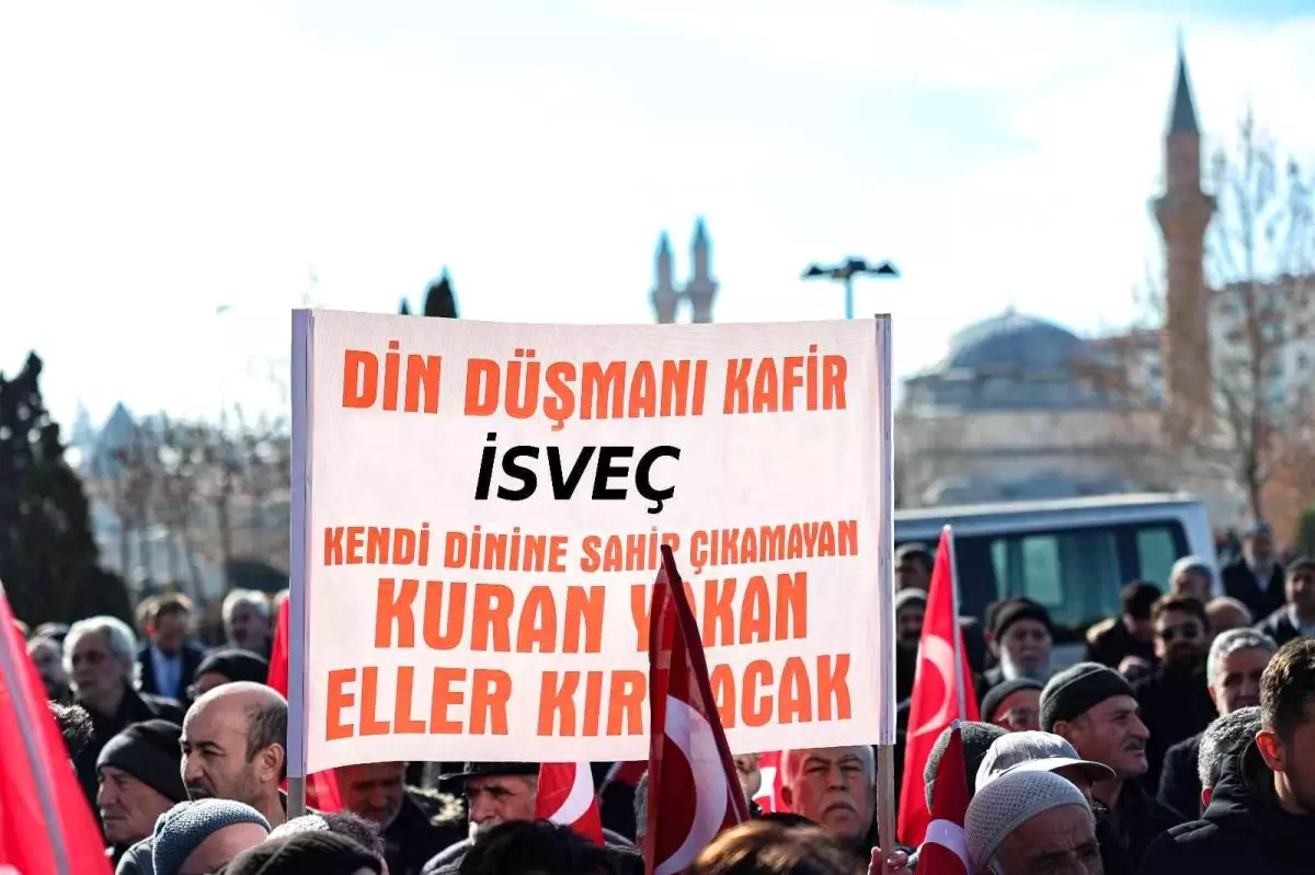 İSVEÇ\'TE \'KURAN-I KERİM\'İN YAKILMASI SİVAS\'TA PROTESTO EDİLDİ