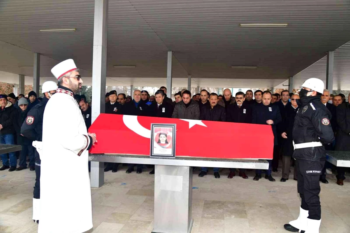 Kocası tarafından öldürülen kadın polis Malatya\'da defnedildi