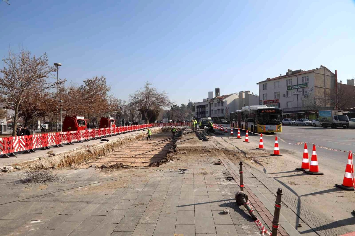 Konya Büyükşehir Kültürpark\'a kapalı otobüs durakları yapıyor