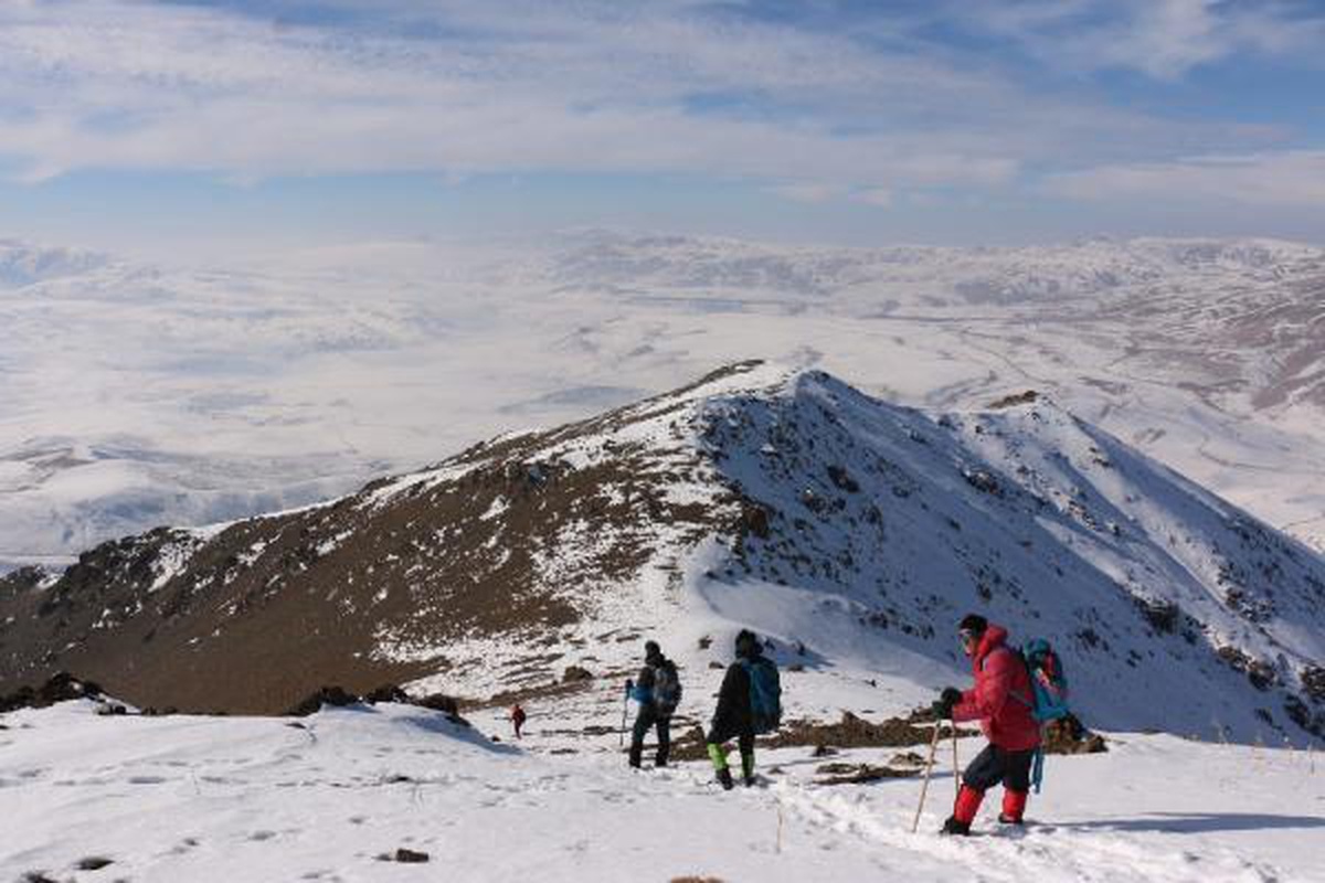 Kuraklık, Hayal Dağı\'na zirve tırmanışı yapan dağcıların fotoğraflarında