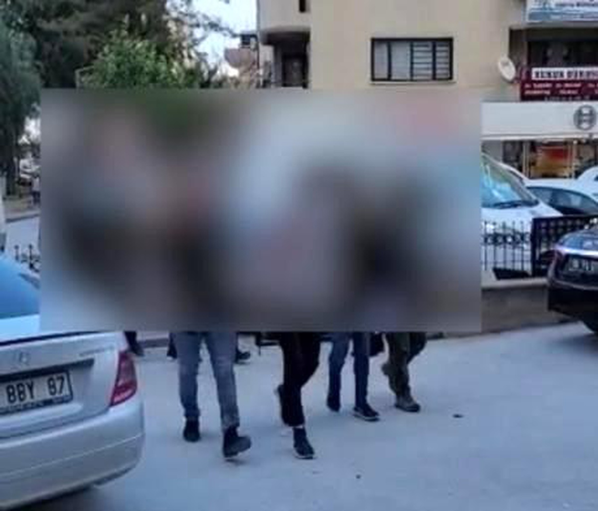 Kuşadası\'nda otomobil hırsızları tutuklandı