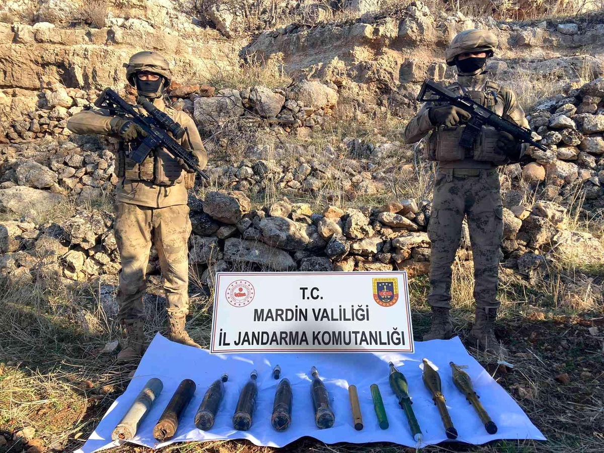 Mardin\'de PKK\'nın patlayıcı ve malzeme depolarına ağır darbe