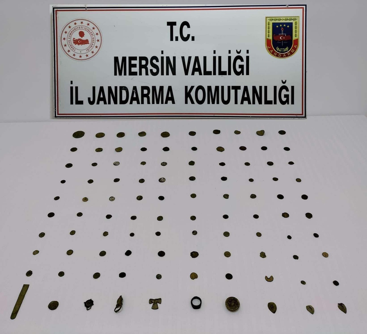 Mersin\'de 107 bronz sikke ve 10 obje ele geçirildi