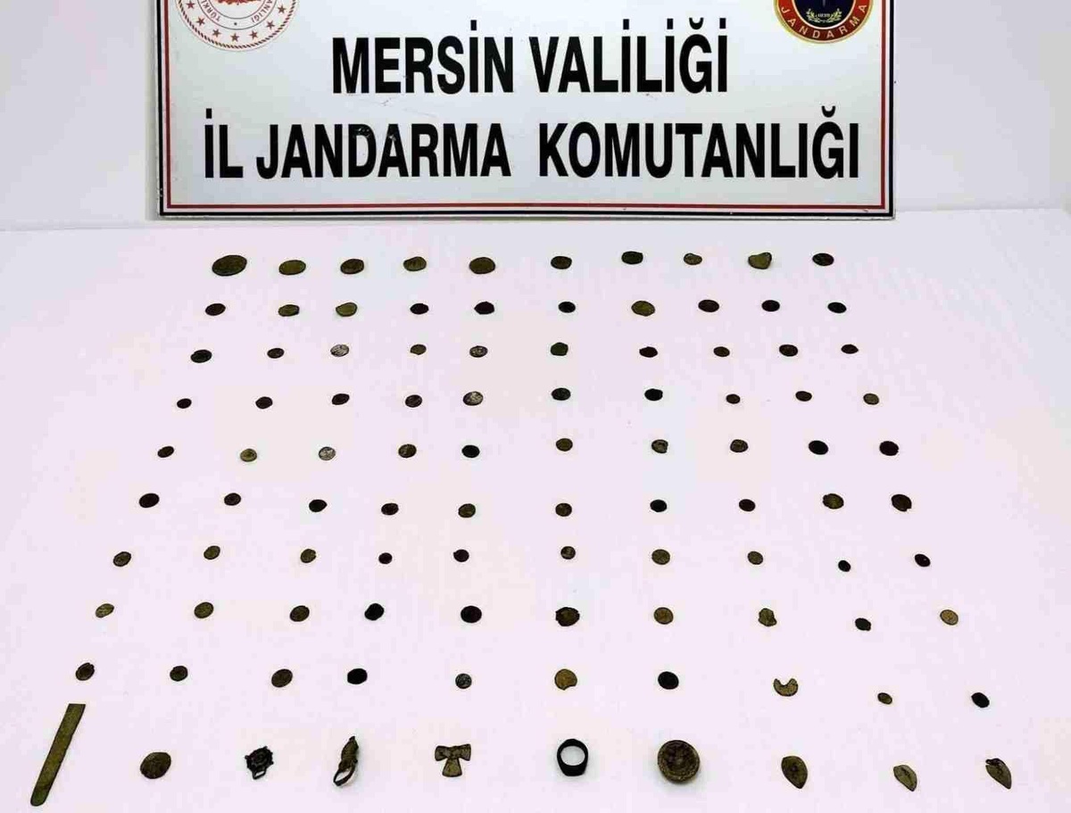 Mersin\'de bir kişi çok miktarda tarihi eserle yakalandı