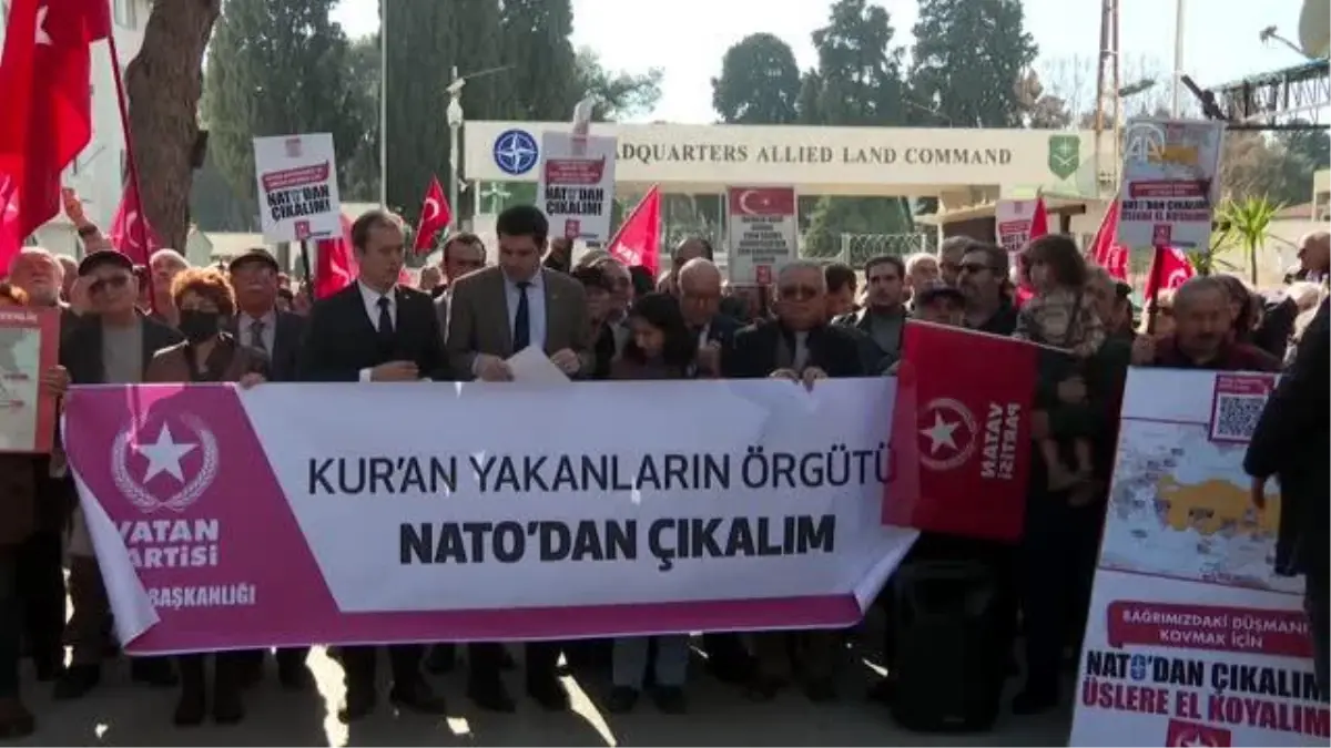 NATO karargahı önünde, İsveç'te Kur'an-ı Kerim'in yakılmasına tepki