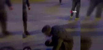 Otomobil yolun karşısına geçmek isteyen gence çarpıp kaçtı