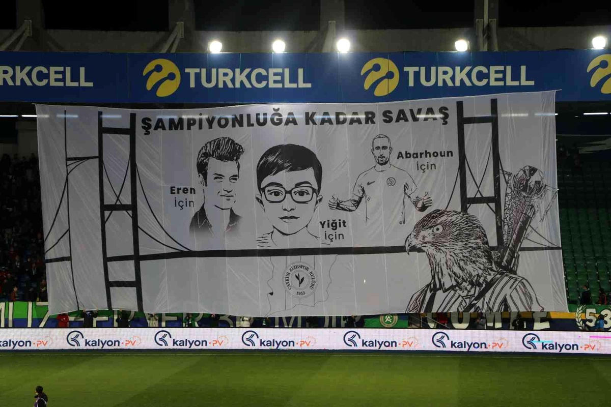 Rizespor\'dan şampiyonluk koreografisi