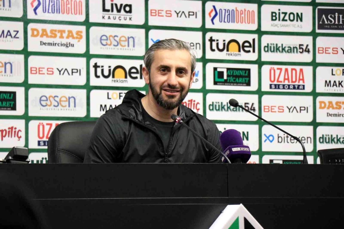 Sakaryaspor, teknik direktör Serkan Özbalta ile yolları ayırdı