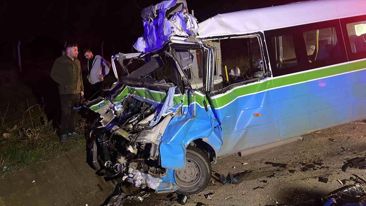 Tekirdağ\'da minibüs ve tırın karıştığı kazada 1 kişi hayatını kaybetti