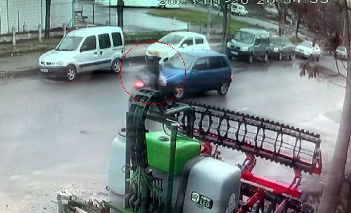 Tekirdağ\'da moto kurye ile otomobilin kafa kafaya çarpıştı