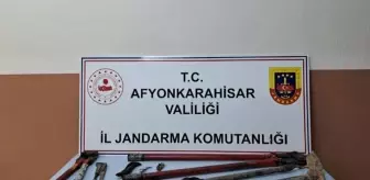 Afyonkarahisar'da tren yolunda demir keserken yakalanan 2 zanlı tutuklandı