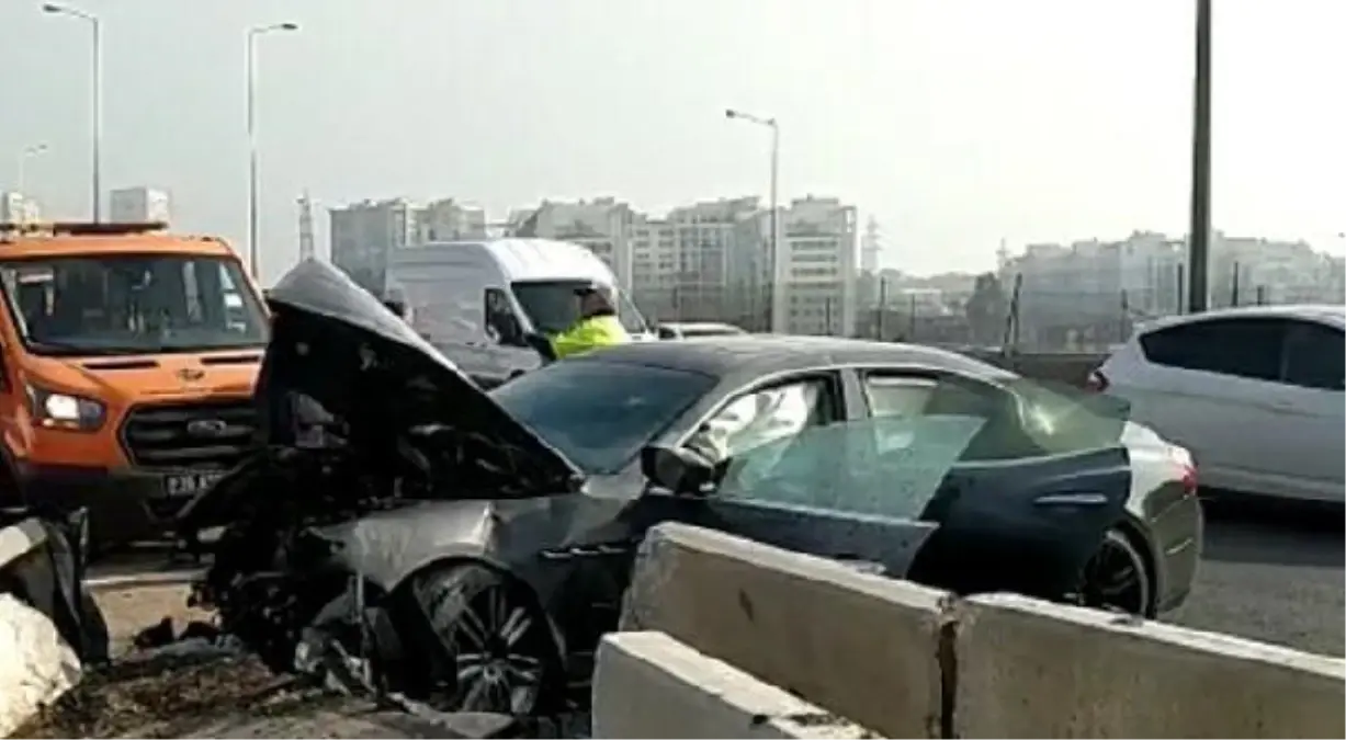 Alkollü sürücü, otomobille bariyere çarptı: 1 ölü, 1 yaralı