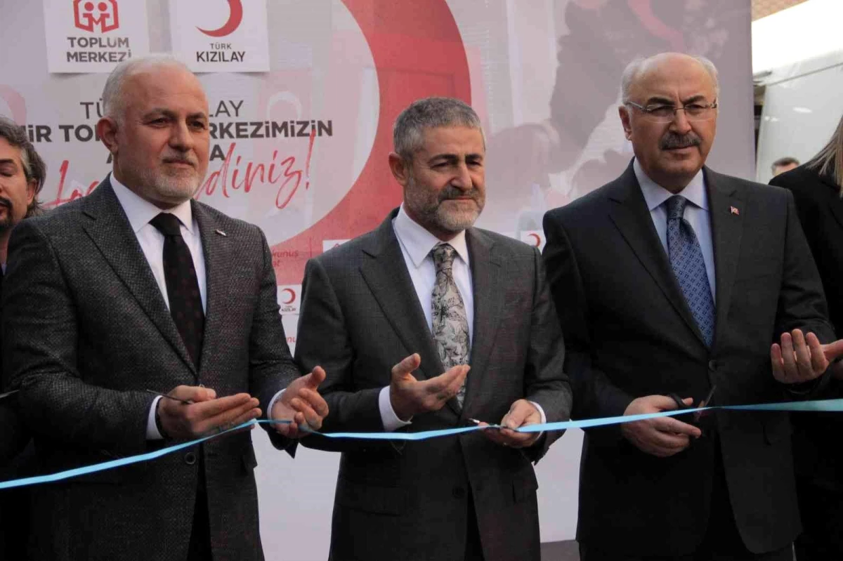 Bakan Nebati, Kızılay İzmir Toplum Merkezi Yeni Hizmet Binası Açılış Töreni\'ne katıldı