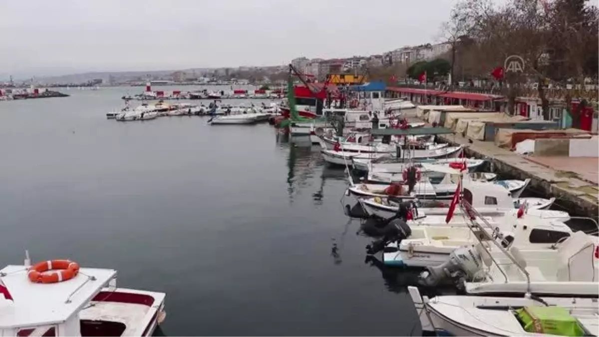 Balıkçılar avın bollaşması için havanın ve deniz suyunun soğumasını bekliyor