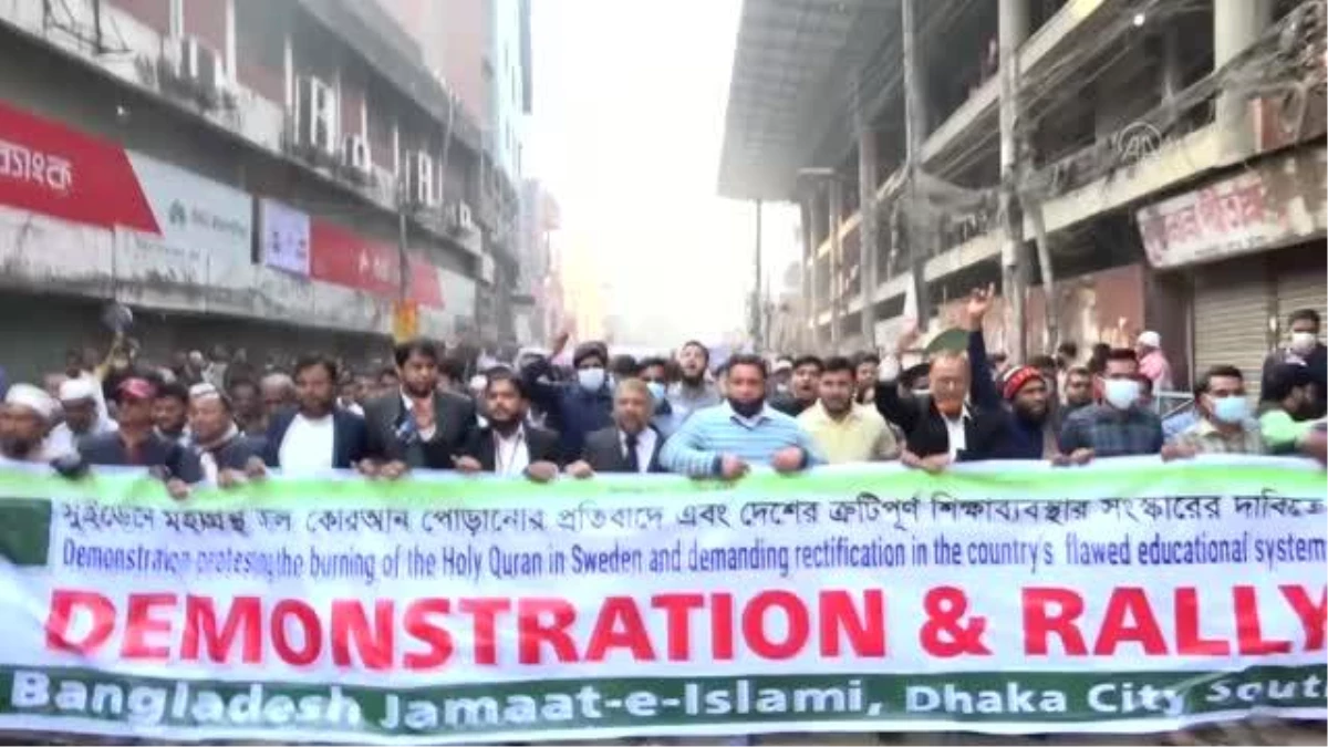 Bangladeş Cemaat-i İslami Partisi üyelerinden Kur\'an-ı Kerim yakılmasına tepki