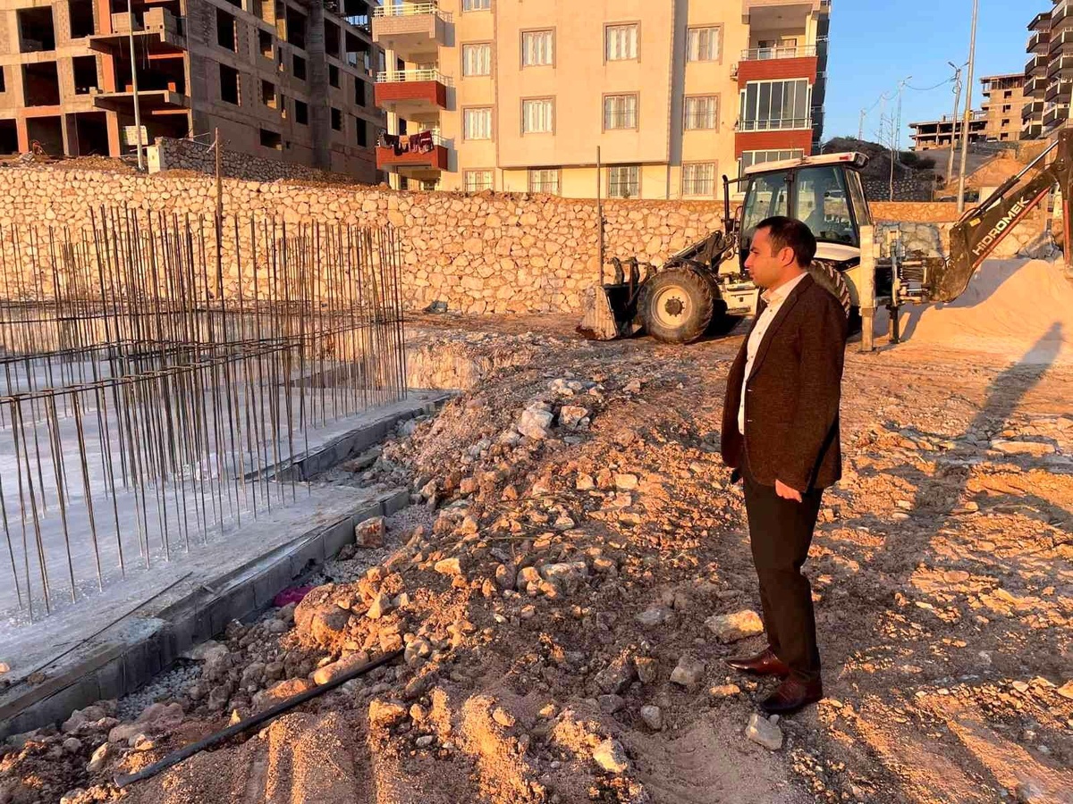 Besni Kaymakamı Partal\'dan okul inşaatlarına inceleme