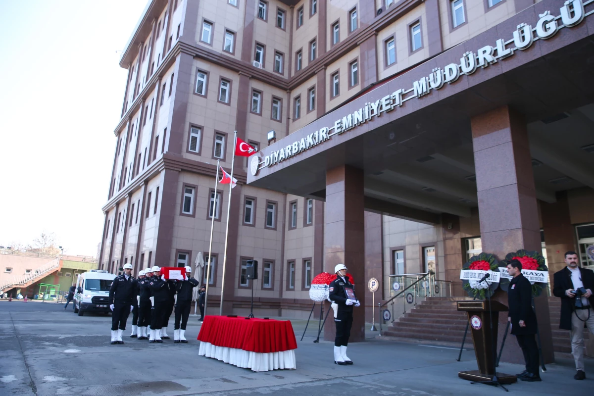 Diyarbakır\'da trafik kazasında hayatını kaybeden polis memuru için tören düzenlendi