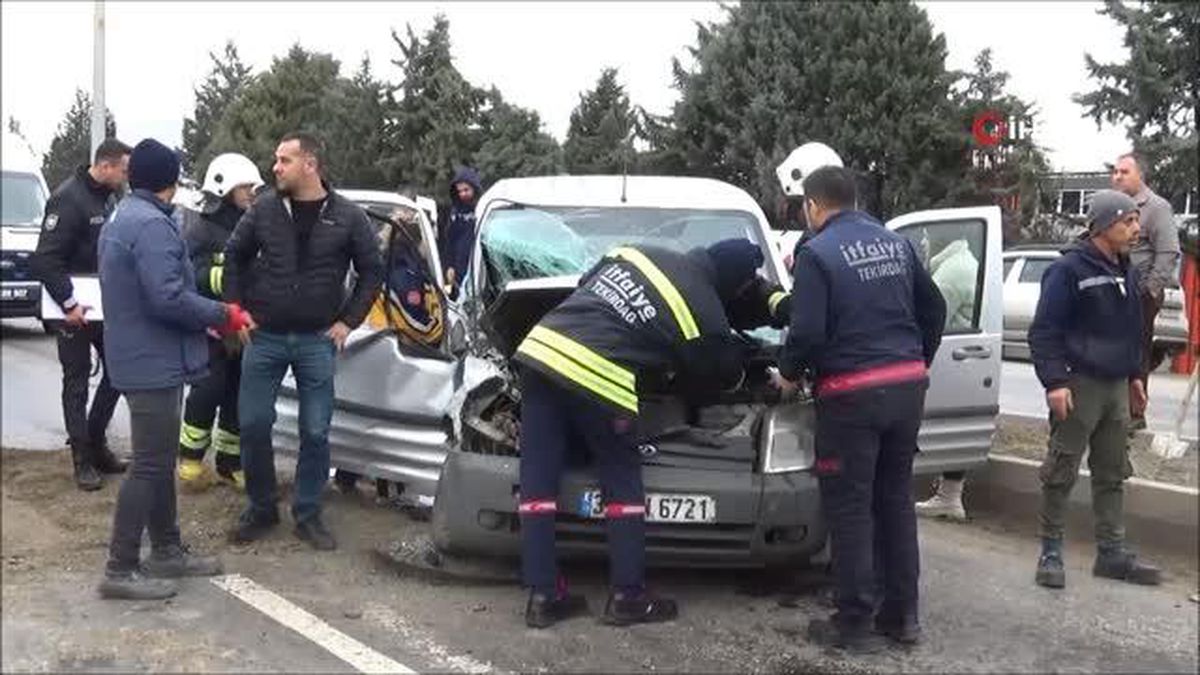 Kepçe ile ticari araç çarpıştı: 1 yaralı