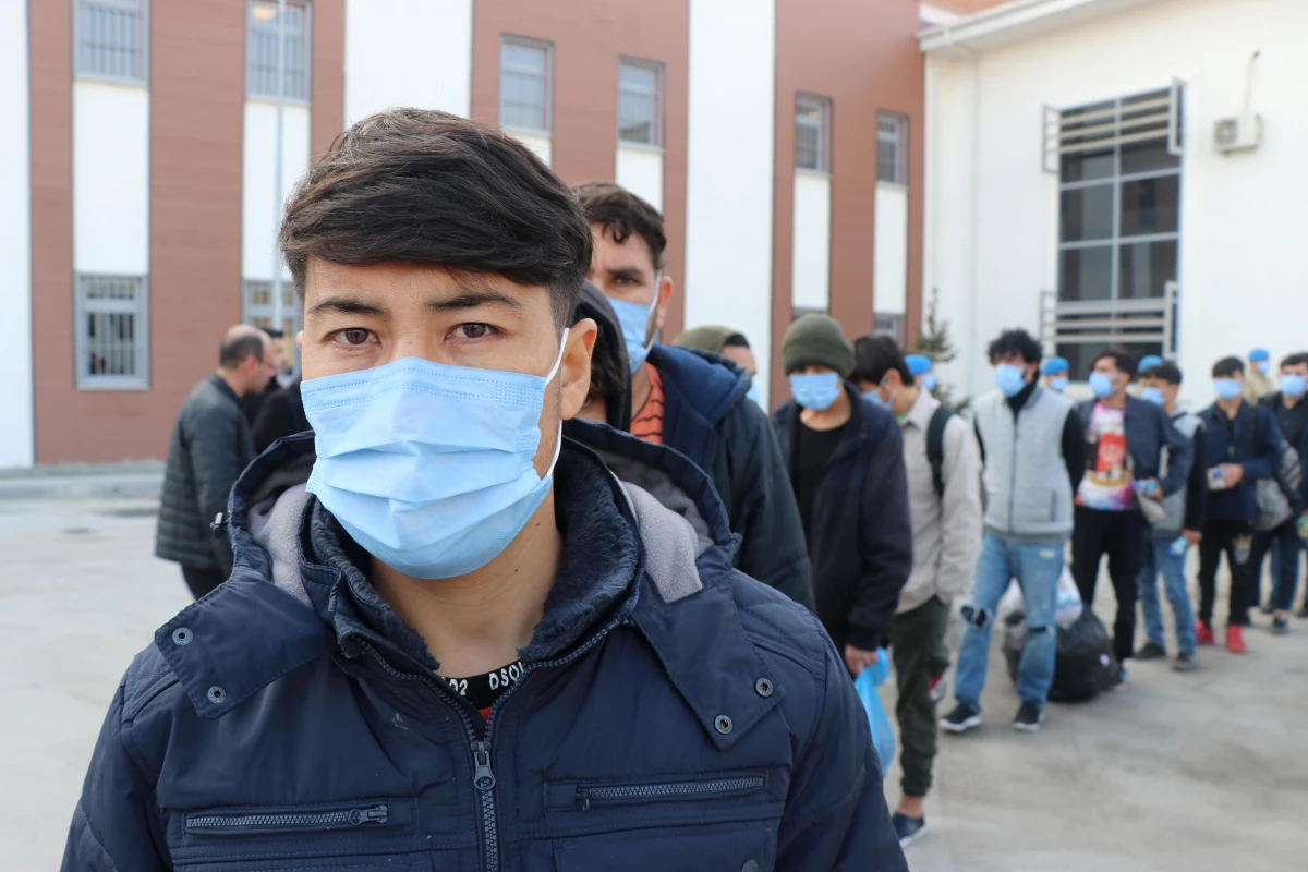 Kütahya\'dan 138 Afgan düzensiz göçmen ülkelerine gönderildi
