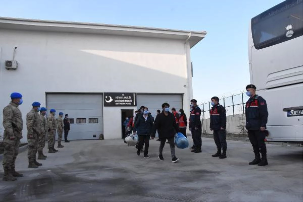 Kütahya\'dan 138 kaçak göçmen, sınır dışı edildi