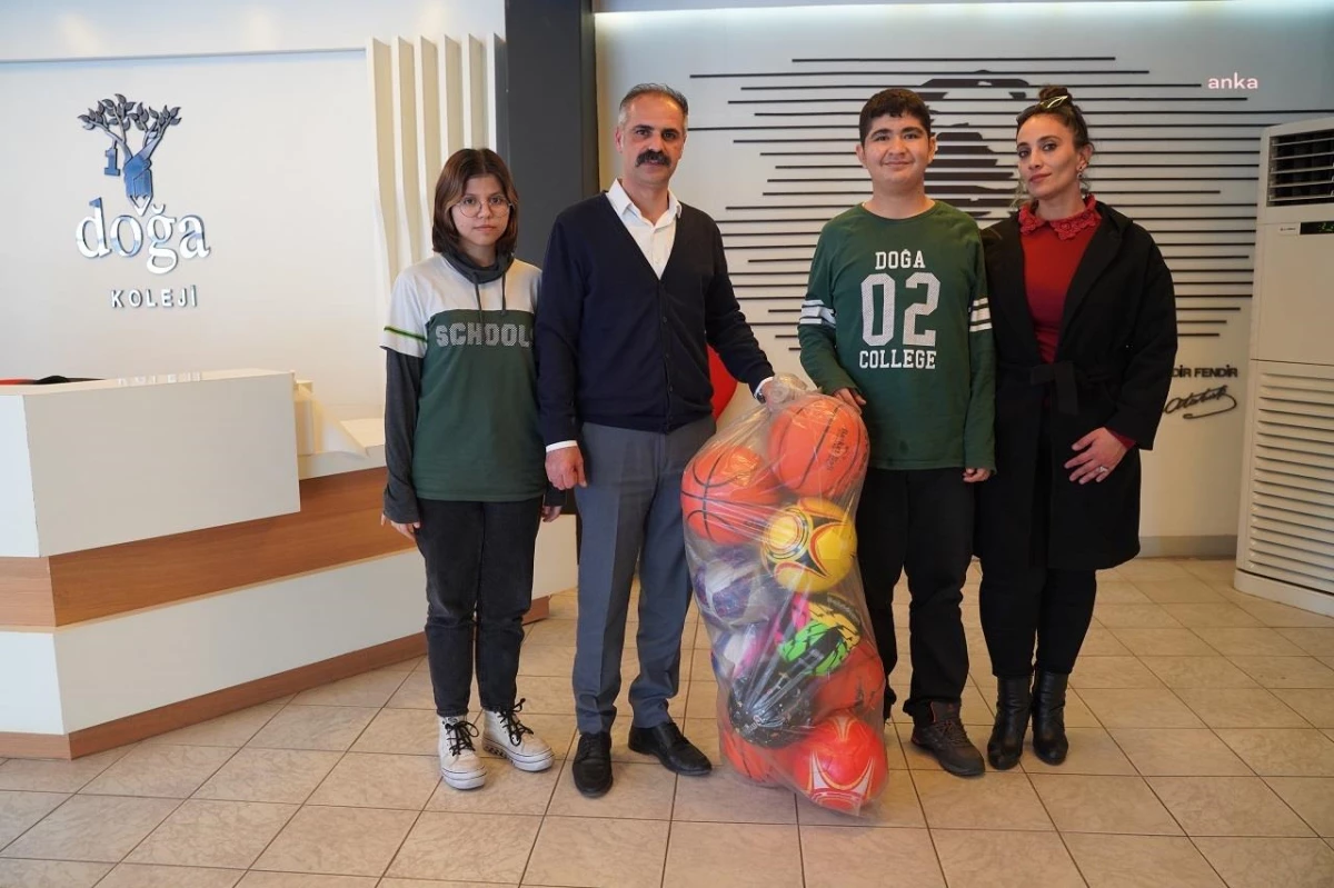 Antalya\'da atık pil toplama kampanyasında dereceye giren okullar ödüllendirildi