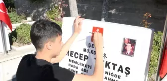 Lise öğrencilerinden duygulandıran davranış...Biriktirdikleri harçlıklarla şehit mezarlarını boyadı