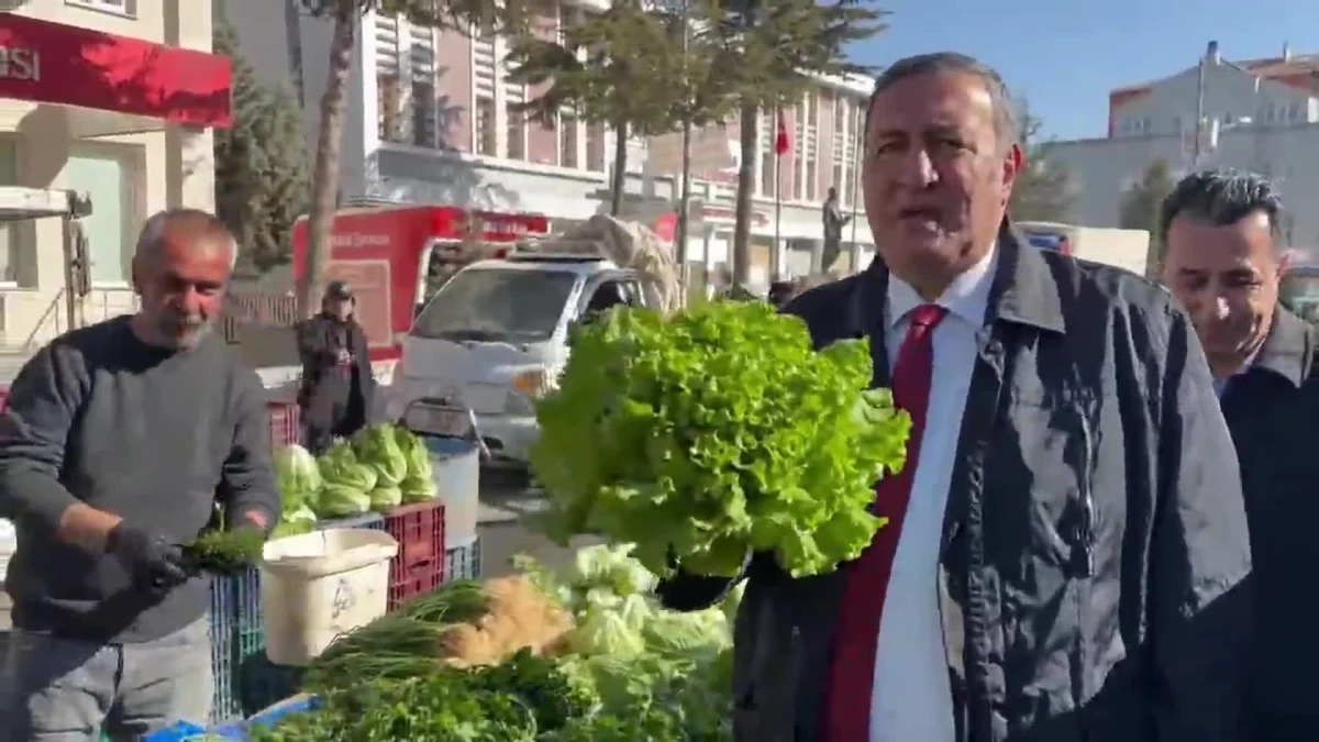 Ömer Fethi Gürer: "Salatalık ve Domatesin 20 Liranın Üstünde Olduğu Bir Ortamda Dar Gelirli Vatandaş Nasıl Geçinecek?"