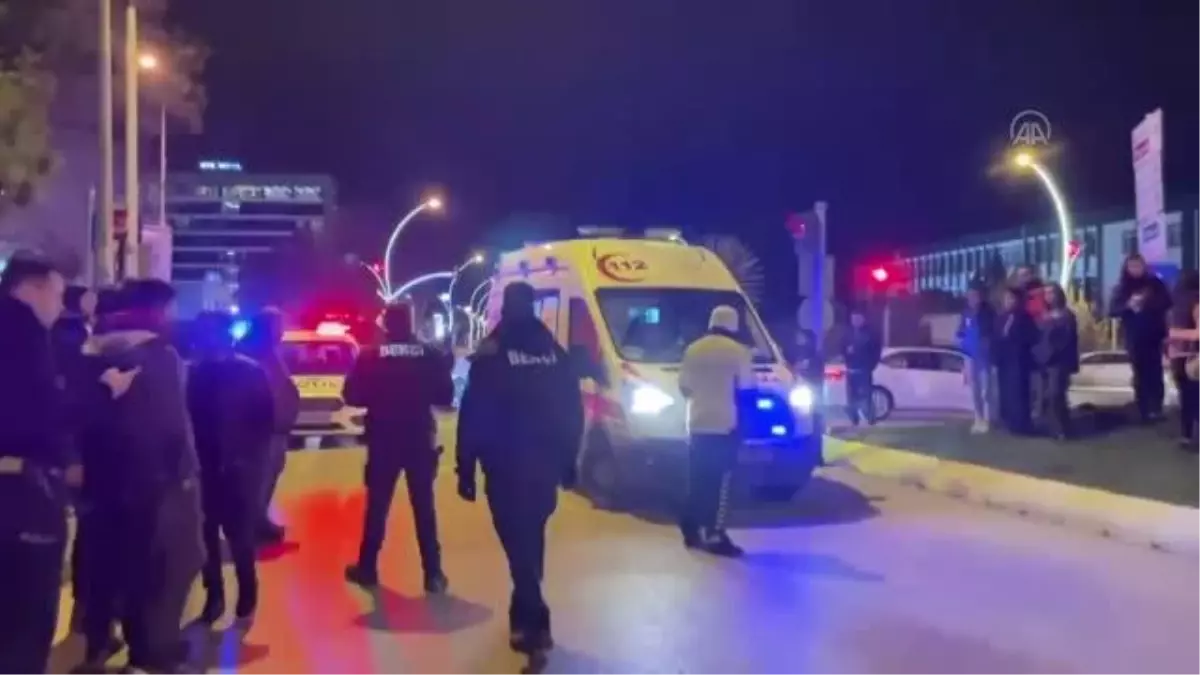 Otomobilin çarptığı 3 yaya yaralandı