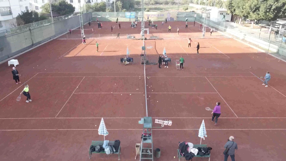 Yenişehir Belediyesi\'nin Tenis Kurslarına Katılan 140 Kadın Sertifikasını Aldı