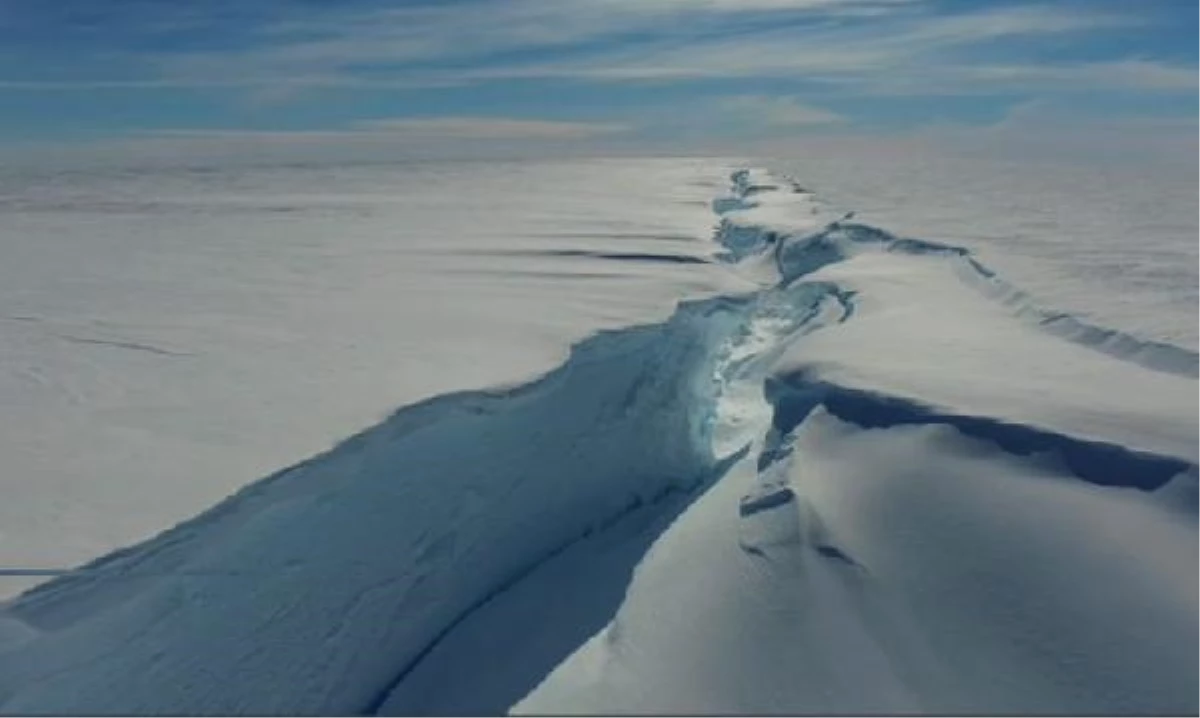 Antarktika\'dan Londra büyüklüğünde buz dağı koptu
