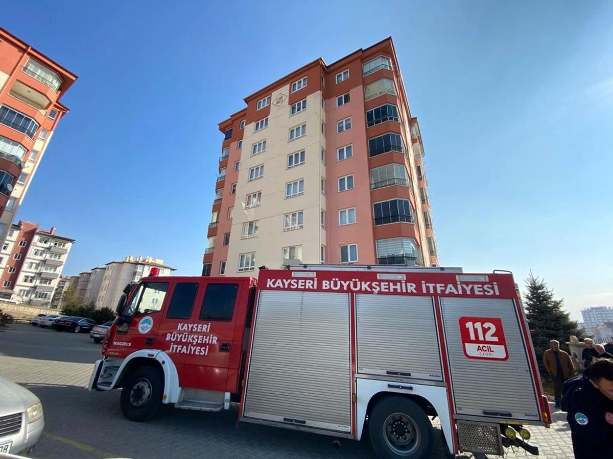 Aspiratör alev aldı, evdekiler panik yaşadı