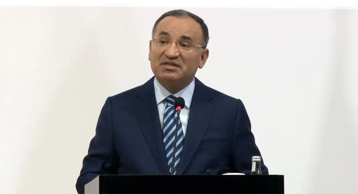 Bakan Bozdağ: "Hakim ve savcıların vicdanı anayasa, kanun ve hukukla mutlak ve mutlak bağlı olmalıdır"