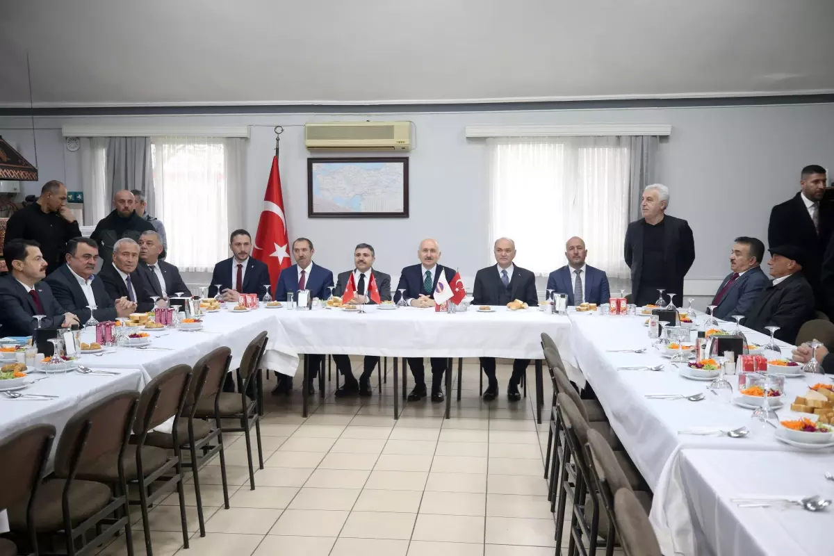 BAKAN KARAİSMAİLOĞLU, DÜZCE\'DE ŞOFÖRLERLE BİR ARAYA GELDİ