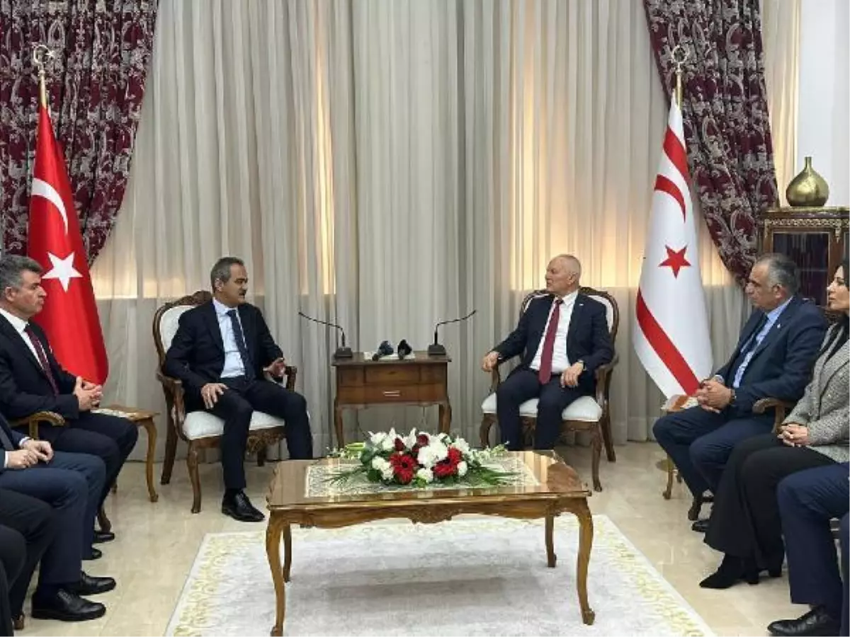 Bakan Özer, KKTC Meclis Başkanı Töre ile görüştü