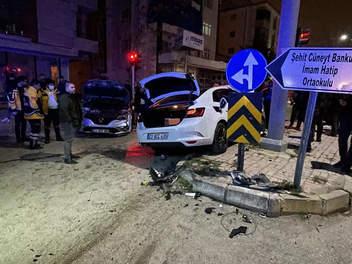 Elazığ\'da iki otomobilin çarpıştığı kazada bir kişi yaralandı