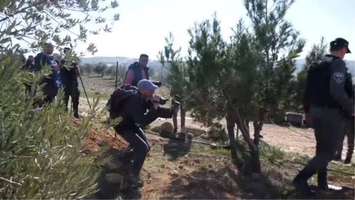 İsrail Batı Şeria'da Filistinlilere ait 8 evi yıktı