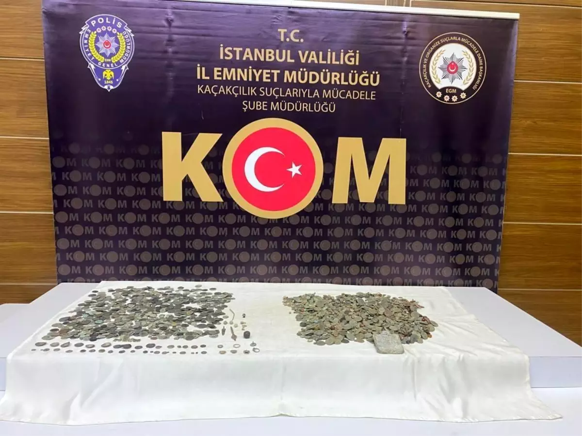 İstanbul\'da yolcu otobüsünde 2 bin 154 tarihi eser ele geçirildi