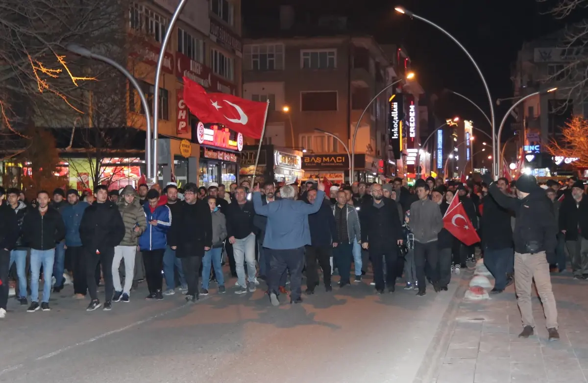 İsveç\'te Kur\'an-ı Kerim\'in yakılması Karaman\'da protesto edildi