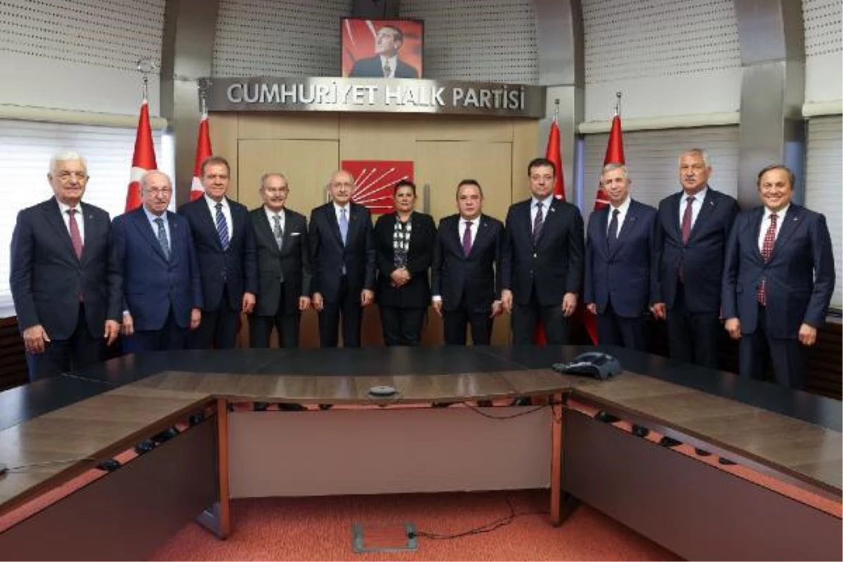 Kılıçdaroğlu, CHP\'li Büyükşehir Belediye Başkanlarıyla Bir Araya Geldi